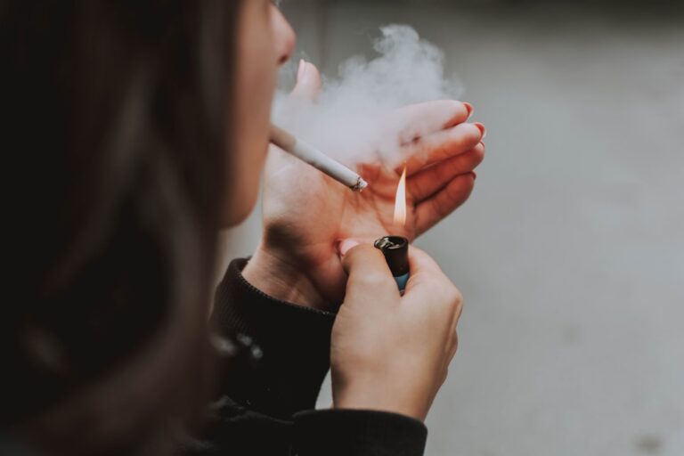 Photo Burning cigarette